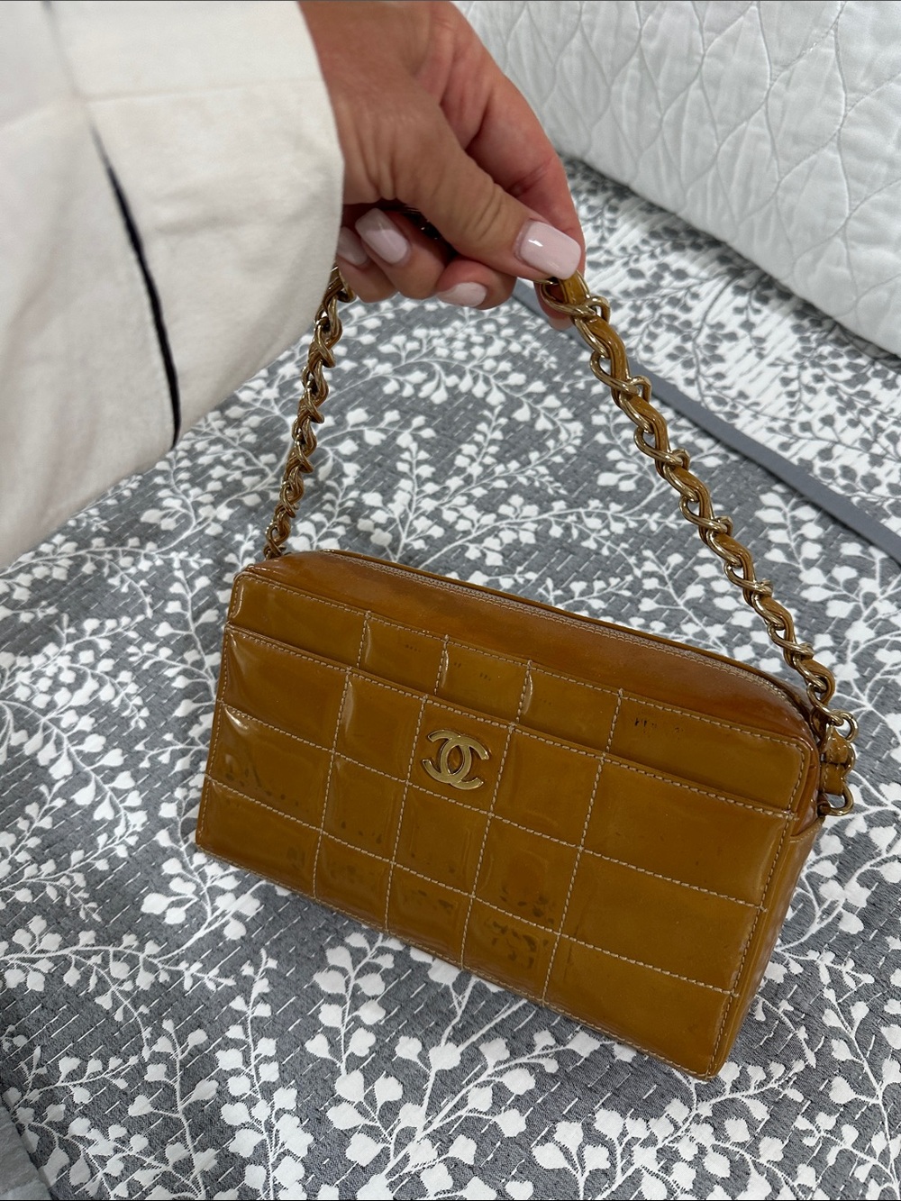 CHANEL Patent Quilted Camera Bag in Caramel Duster included - Picture 8 of 9